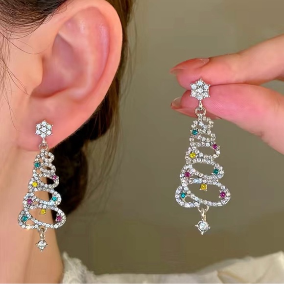 🌼 Holiday Multi Color Zircon Christmas Tree Earrings Silver Tone - Picture 2 of 4